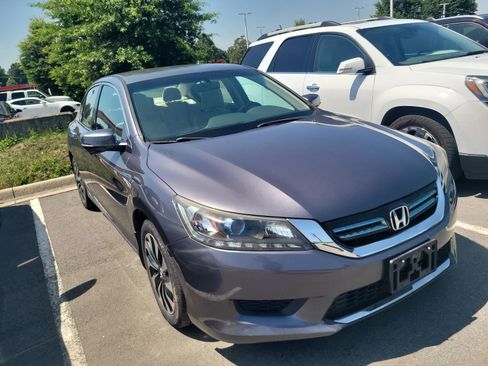 Used 2015 Honda Accord Hybrid Sedan image 3