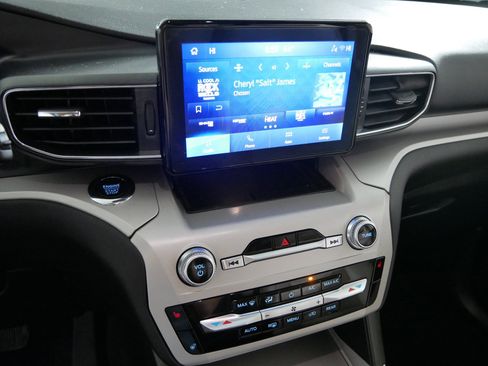 Used 2023 Ford Explorer XLT w/ Equipment Group 202A image 22