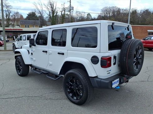 Used 2022 Jeep Wrangler Unlimited Sahara w/ Safety Group image 6