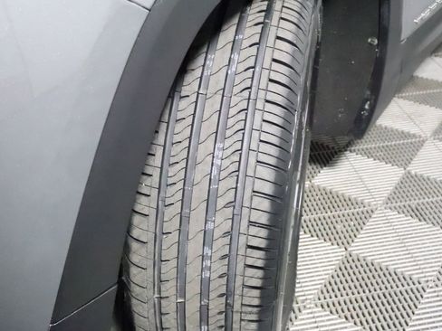 Used 2024 GMC Terrain SLT image 24