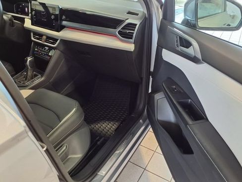 Used 2025 Volkswagen Taos SEL AWD/4WD image 23