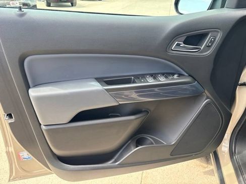 Used 2022 Chevrolet Colorado Z71 AWD/4WD image 14