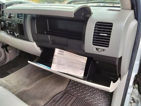 Used 2011 GMC Sierra 3500 SLE w/ SLE Preferred Package image 17