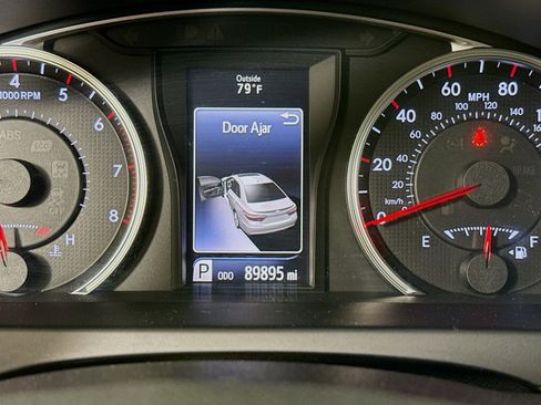 Used 2016 Toyota Camry SE image 13