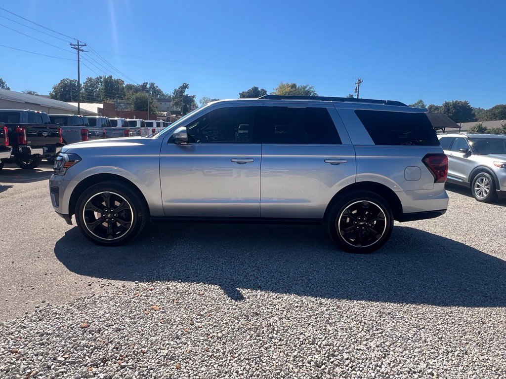 Used 2022 Ford Expedition Limited AWD/4WD image 5