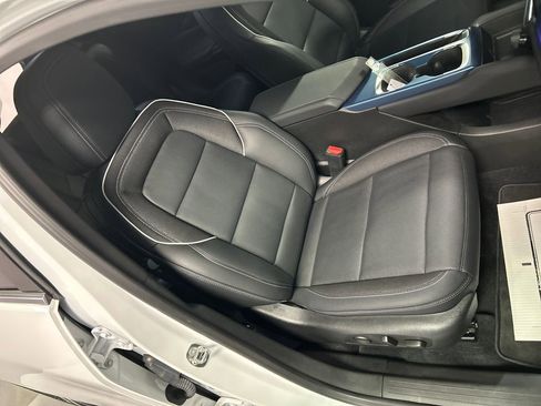 Used 2024 Chevrolet Equinox EV LT image 25