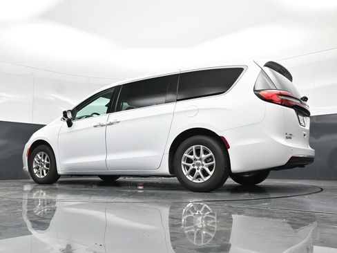 Used 2024 Chrysler Pacifica Touring-L FWD image 59