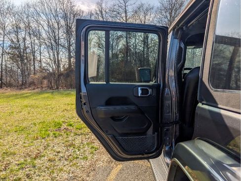 Used 2023 Jeep Wrangler Sahara w/ Cold Weather Group image 11