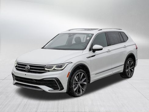 Certified 2022 Volkswagen Tiguan SEL R-Line AWD/4WD image 3