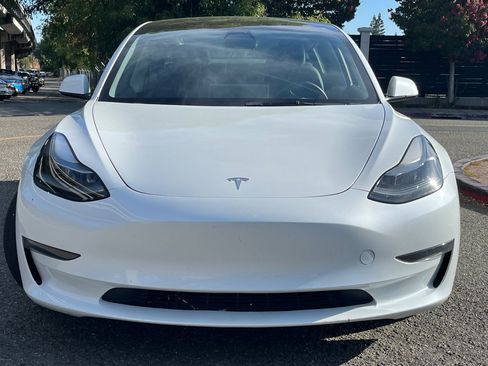 Used 2023 Tesla Model 3 Standard Range RWD image 4