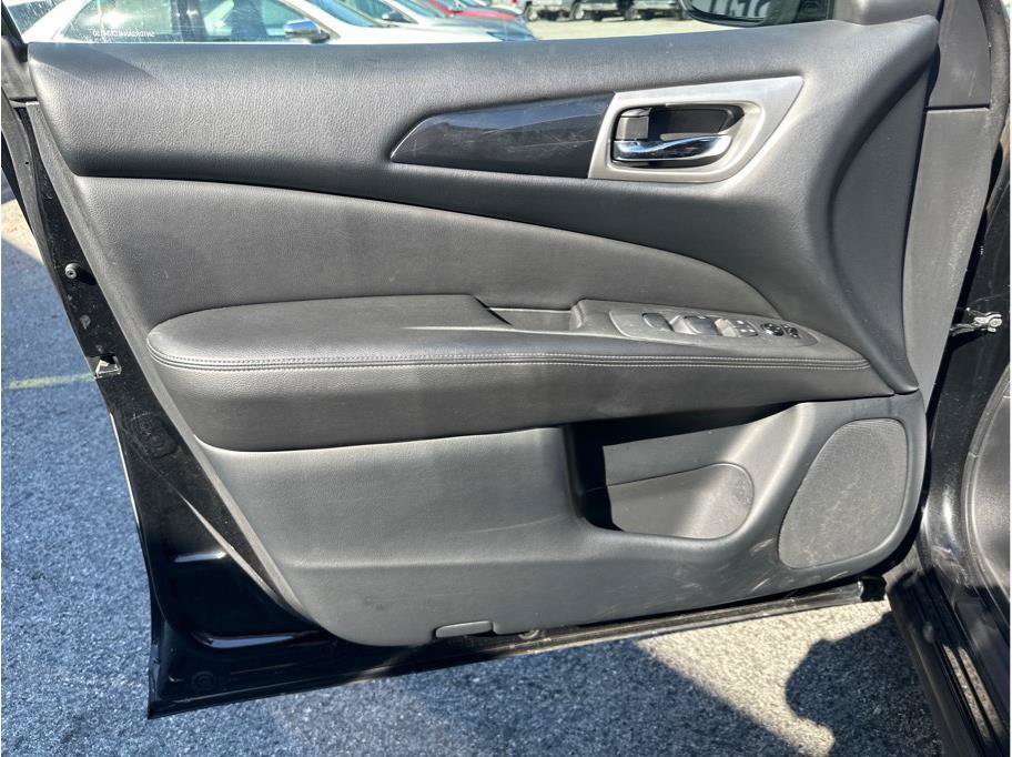 Used 2020 Nissan Pathfinder S FWD image 12
