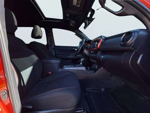 Used 2017 Toyota Tacoma TRD Off-Road image 19