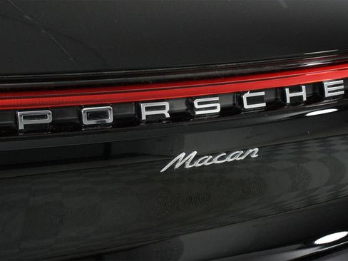 Certified 2025 Porsche Macan image 22