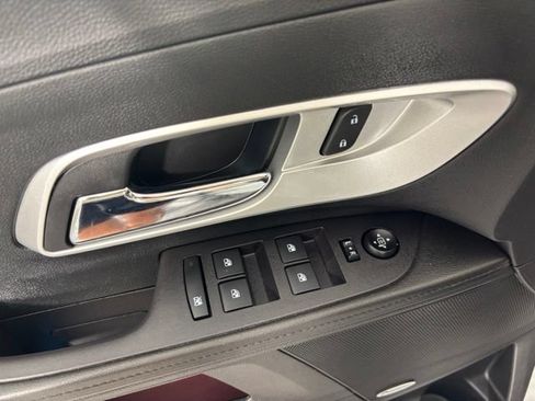 Used 2017 Chevrolet Equinox Premier w/ Enhanced Convenience Package AWD/4WD image 18