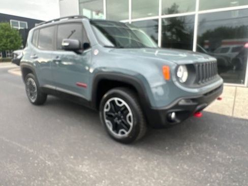 Used 2016 Jeep Renegade Trailhawk w/ Premium Trailhawk Package AWD/4WD image 1