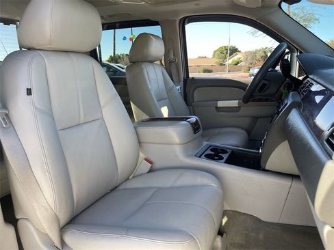 Used 2010 Chevrolet Silverado 1500 LTZ w/ Z71 Appearance Package image 12