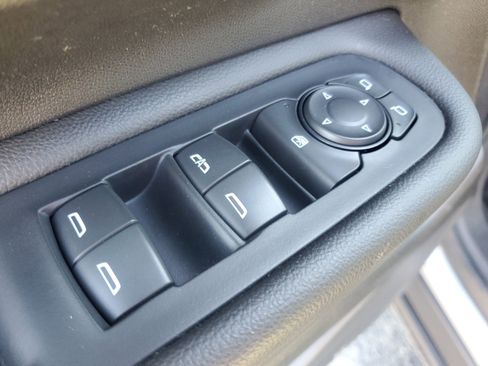 Used 2023 GMC Terrain SLE w/ Driver Convenience Package image 17