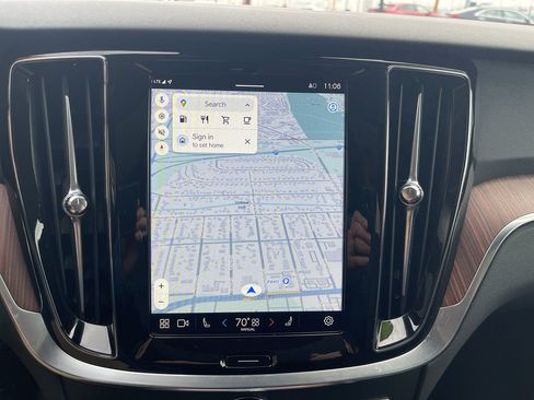 Used 2025 Volvo V60 B5 Cross Country Plus image 25