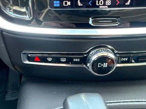 Used 2023 Volvo S60 T8 Plus AWD/4WD image 31