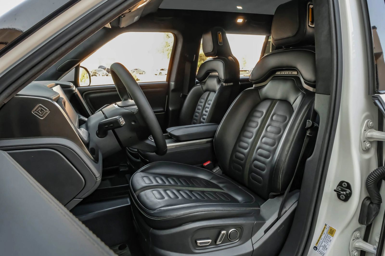 Used 2024 Rivian R1S Adventure Dual AWD/4WD image 41