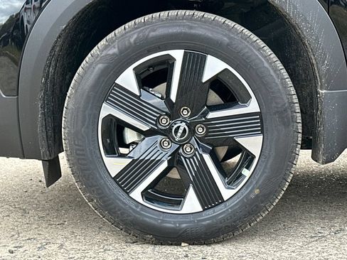 New 2026 Nissan Kicks SV w/ SV Premium Package AWD/4WD image 5