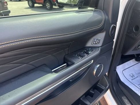 Used 2024 Ford Expedition Platinum AWD/4WD image 13