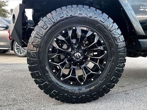 Used 2016 Jeep Wrangler Sahara w/ Connectivity Group image 29