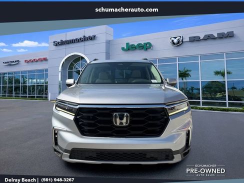 Used 2023 Honda Pilot Touring image 2