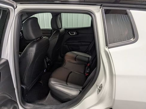 Used 2026 Jeep Compass Limited AWD/4WD image 9