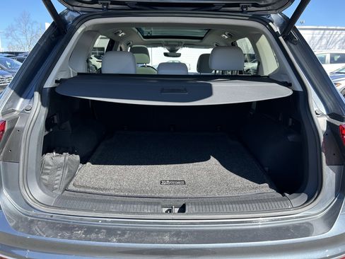 Used 2020 Volkswagen Tiguan SEL image 28