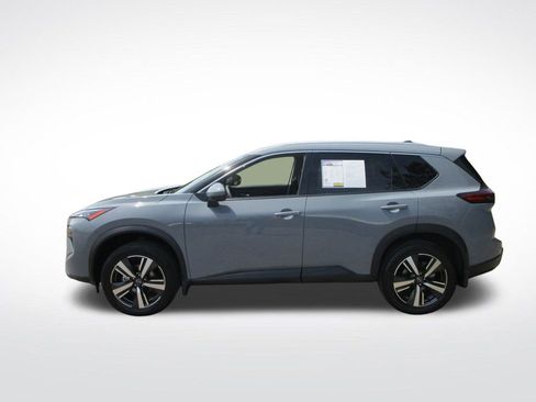 Used 2025 Nissan Rogue SL AWD/4WD image 3