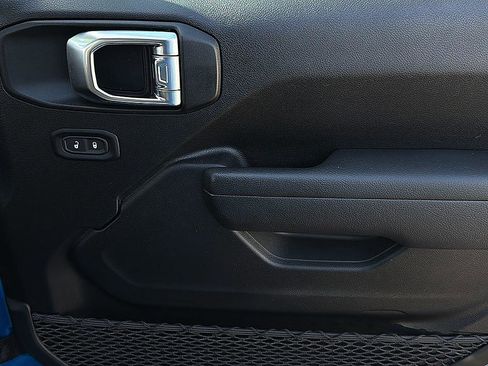 Used 2025 Jeep Wrangler Unlimited Rubicon AWD/4WD image 23