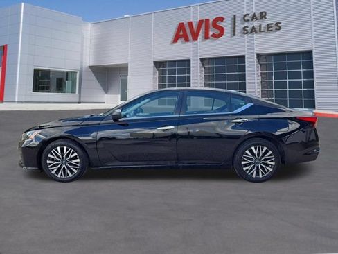 Used 2025 Nissan Altima 2.5 SV FWD image 11