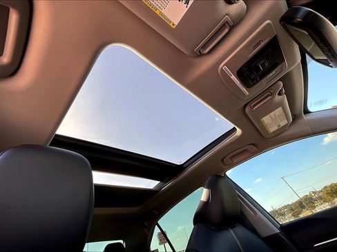 Used 2020 Toyota Camry XLE image 30