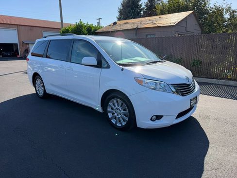 Used 2011 Toyota Sienna XLE AWD/4WD image 3