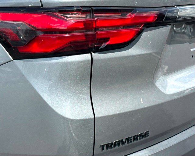 Used 2023 Chevrolet Traverse RS FWD image 9