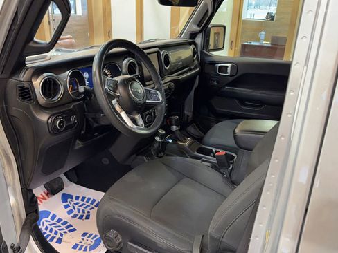 Used 2023 Jeep Wrangler Unlimited Sahara image 8