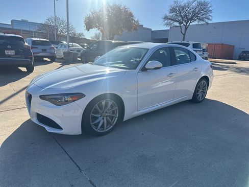 Used 2017 Alfa Romeo Giulia Ti image 2