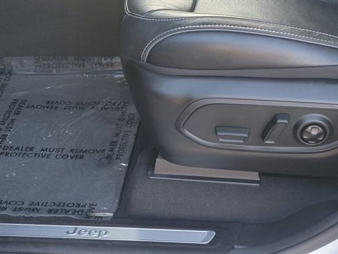 Used 2024 Jeep Grand Cherokee L Overland image 21