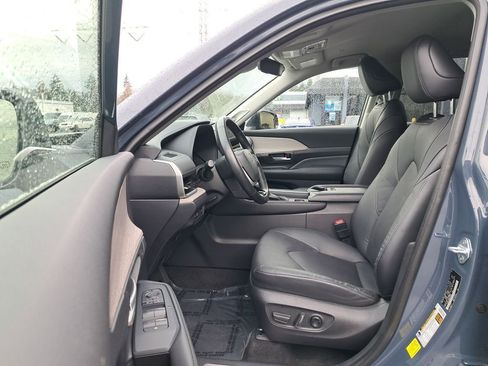 Used 2024 Toyota Grand Highlander XLE image 11