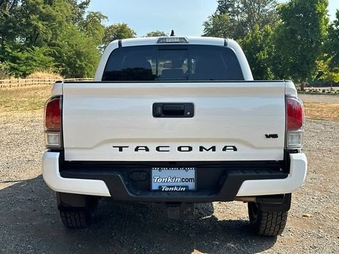 Used 2022 Toyota Tacoma TRD Sport w/ Black Out Package (TMS) AWD/4WD image 8