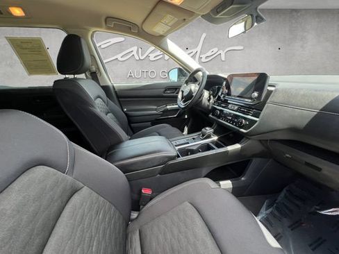 Used 2024 Nissan Pathfinder SV FWD image 24
