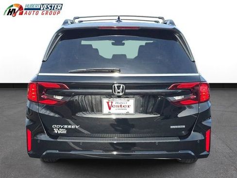 New 2026 Honda Odyssey Touring image 7
