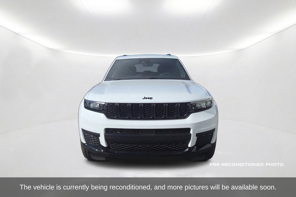 Used 2024 Jeep Grand Cherokee L Laredo AWD/4WD image 2