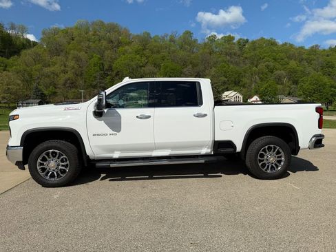 Used 2026 Chevrolet Silverado 2500 LTZ w/ LTZ Premium Package AWD/4WD image 8