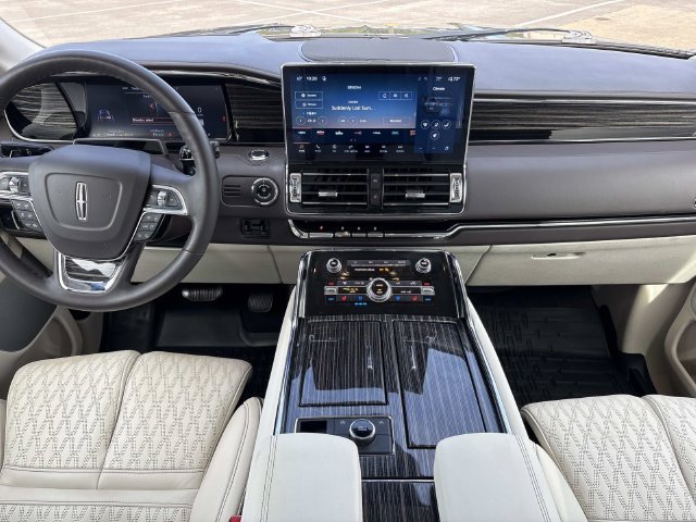 Certified 2024 Lincoln Navigator Black Label AWD/4WD image 15