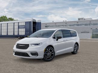 New 2026 Chrysler Pacifica Select video 1