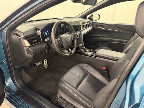 Used 2025 Toyota Camry XSE FWD image 9