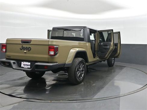 New 2025 Jeep Gladiator Sport image 52