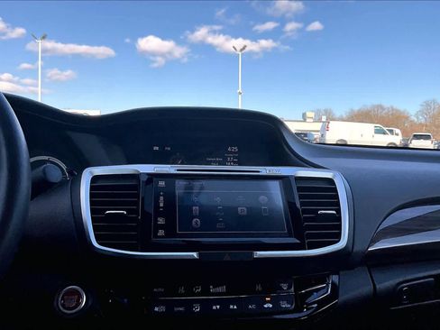 Used 2017 Honda Accord EX-L image 36